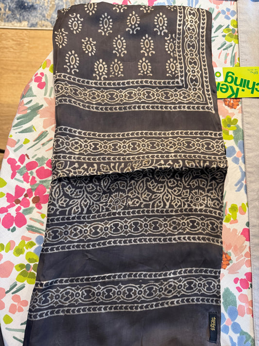 Pure Silk Vegetable Dye Handcrafted Chunari Scarf – Black Heritage Print